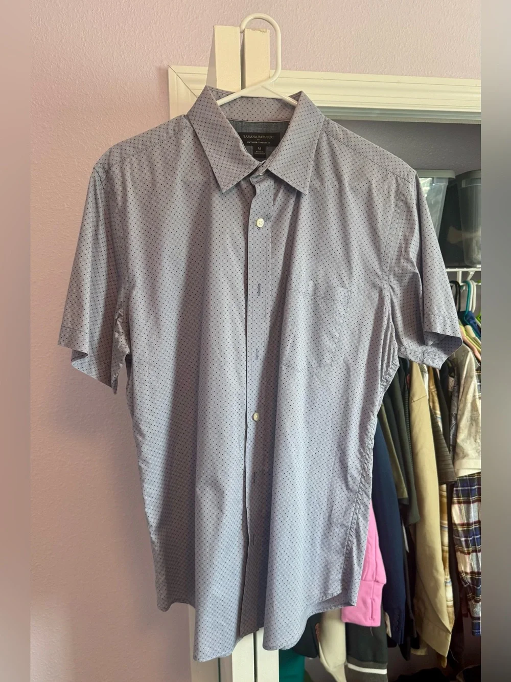 Banana Republic Men’s Soft Wash Short Sleeve Button Down Shirt. MED. Used